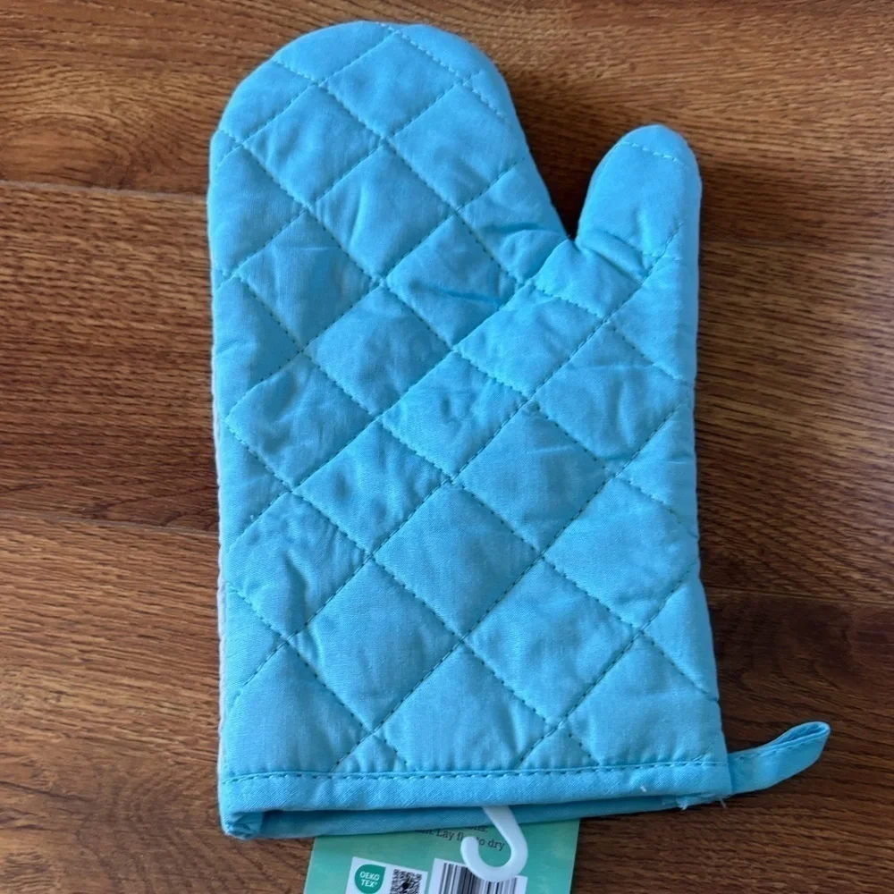 Stitch Oven Mitt with Blue Accents